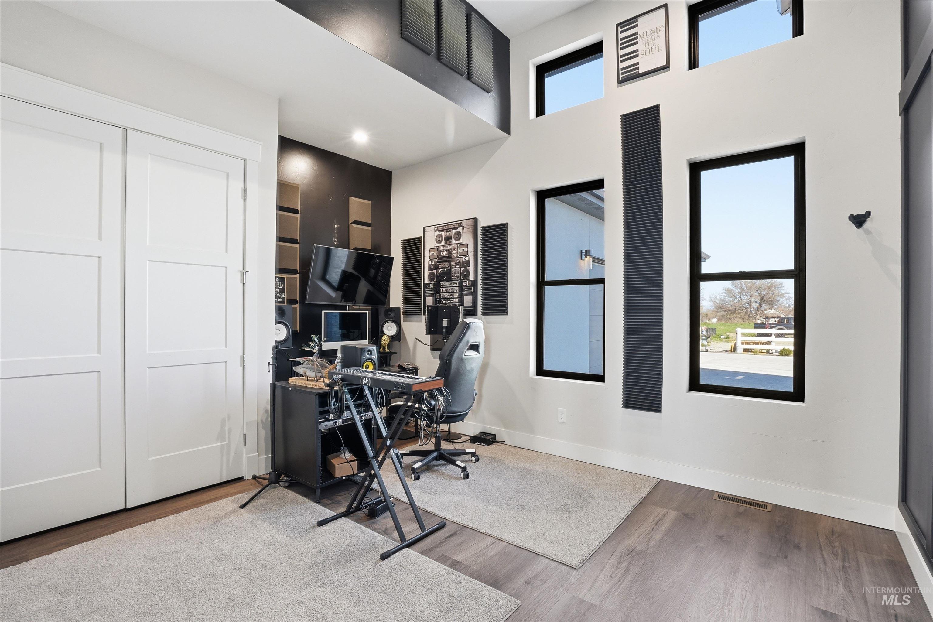 320 W Homedale, Caldwell, Idaho 83607, 5 Bedrooms, 2 Bathrooms, Residential For Sale, Price $975,000,MLS 98980019