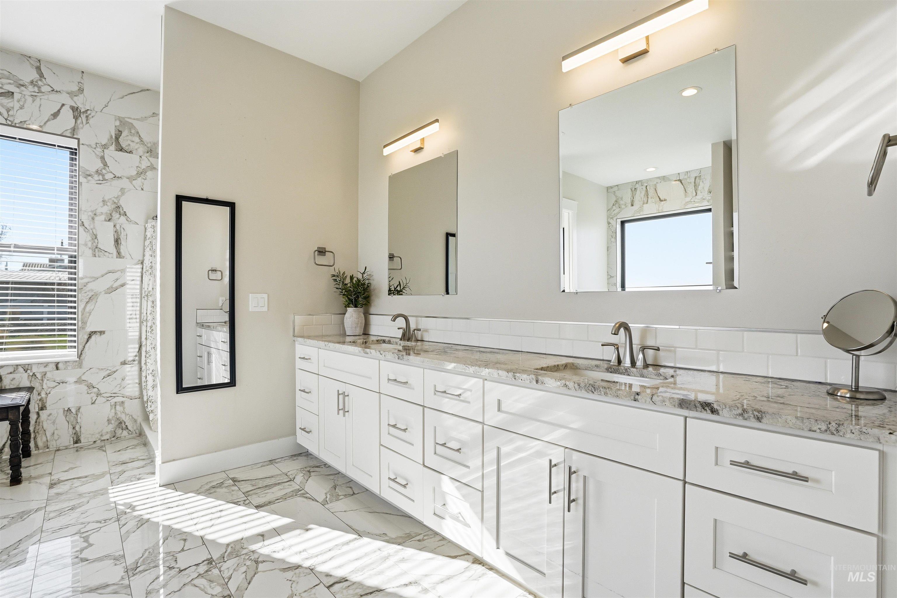 320 W Homedale, Caldwell, Idaho 83607, 5 Bedrooms, 2 Bathrooms, Residential For Sale, Price $975,000,MLS 98980019