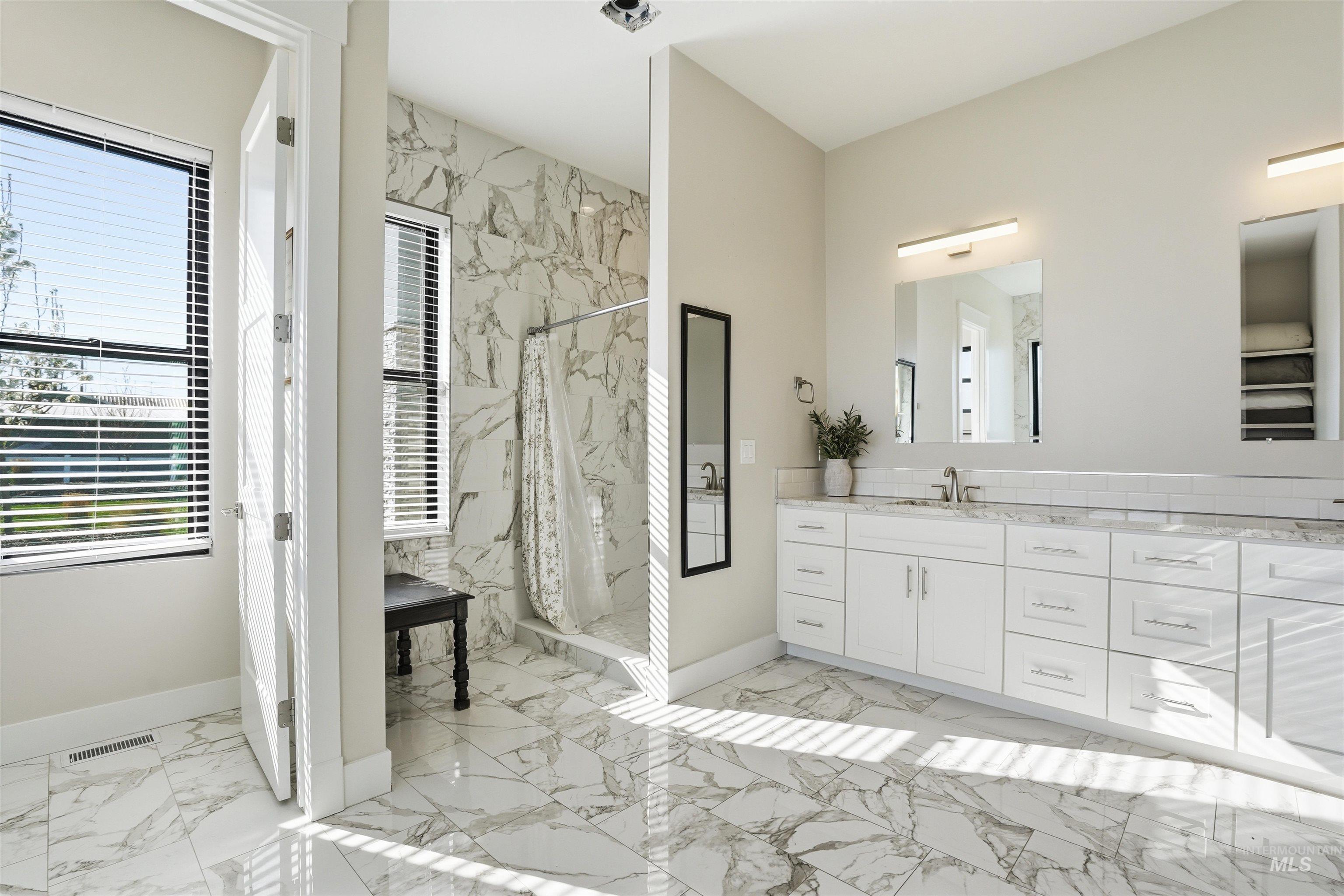 320 W Homedale, Caldwell, Idaho 83607, 5 Bedrooms, 2 Bathrooms, Residential For Sale, Price $975,000,MLS 98980019