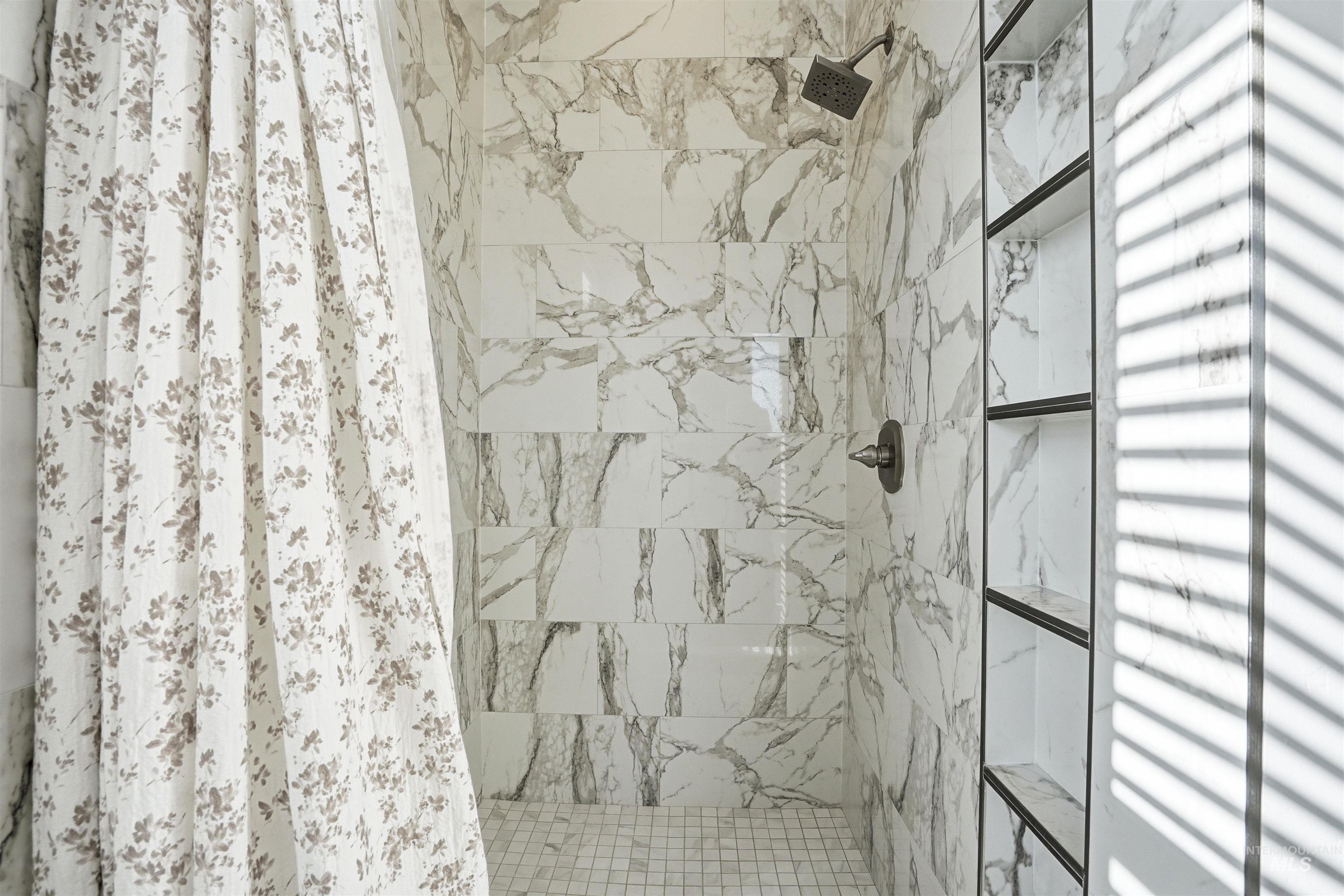 320 W Homedale, Caldwell, Idaho 83607, 5 Bedrooms, 2 Bathrooms, Residential For Sale, Price $975,000,MLS 98980019