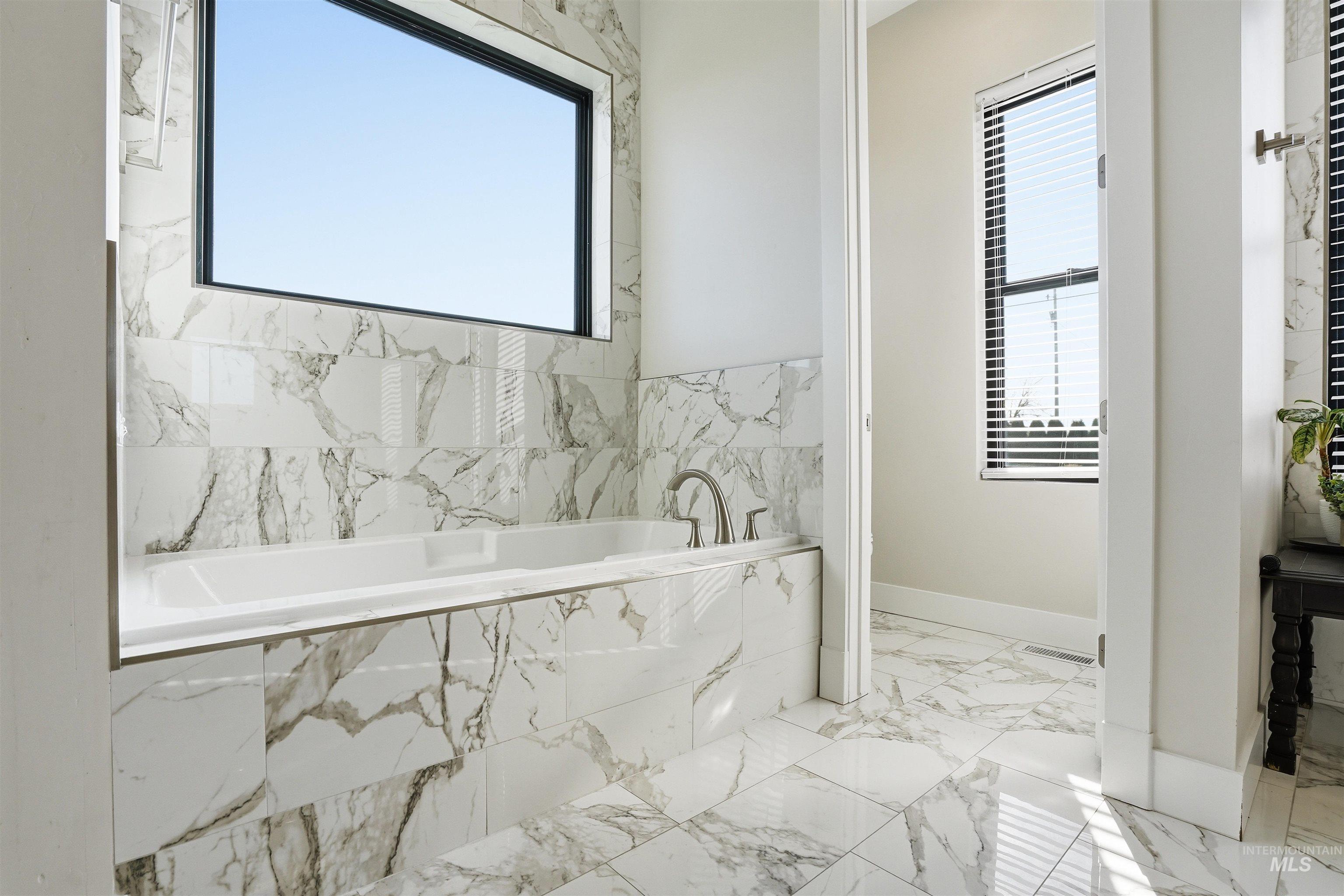 320 W Homedale, Caldwell, Idaho 83607, 5 Bedrooms, 2 Bathrooms, Residential For Sale, Price $975,000,MLS 98980019