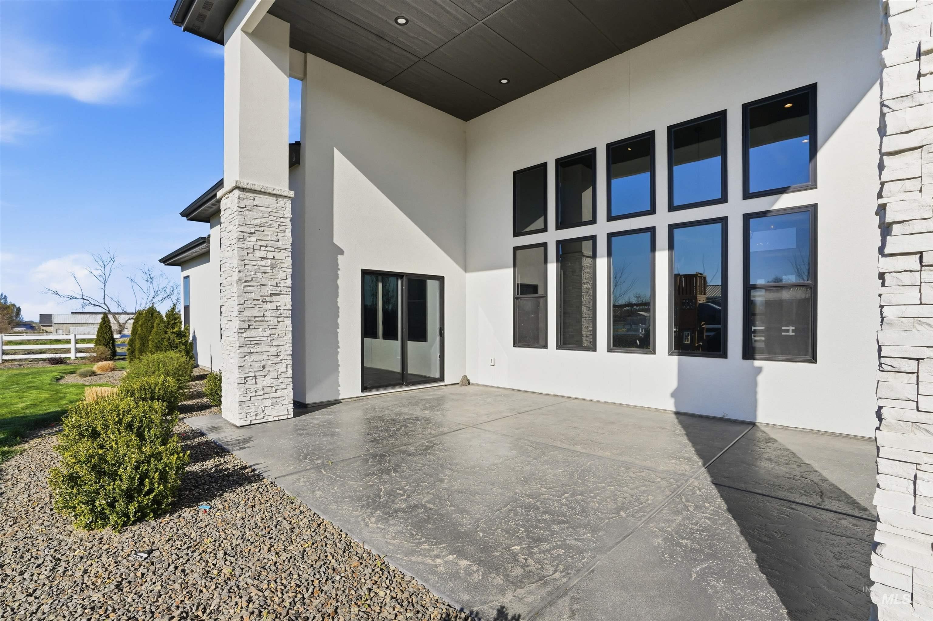 320 W Homedale, Caldwell, Idaho 83607, 5 Bedrooms, 2 Bathrooms, Residential For Sale, Price $975,000,MLS 98980019