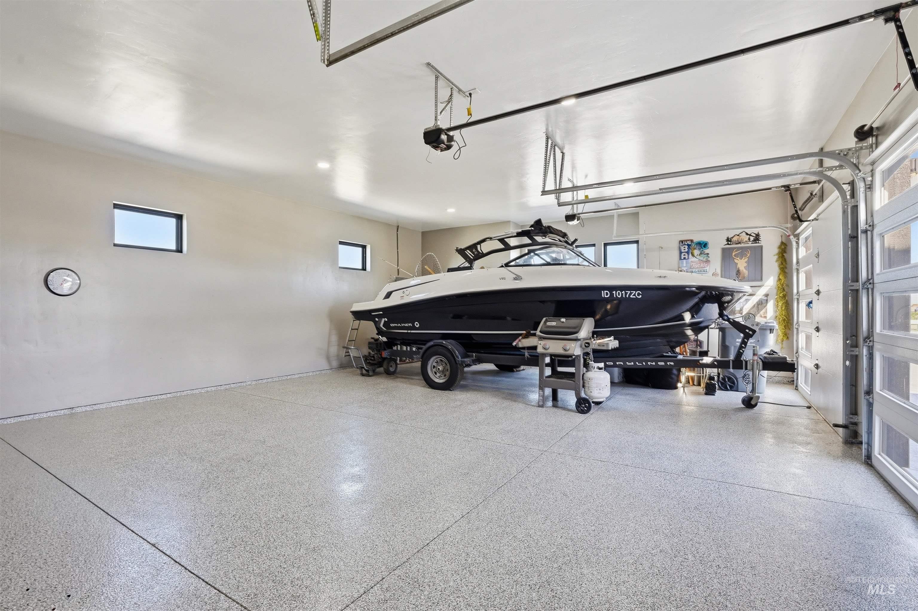 320 W Homedale, Caldwell, Idaho 83607, 5 Bedrooms, 2 Bathrooms, Residential For Sale, Price $975,000,MLS 98980019