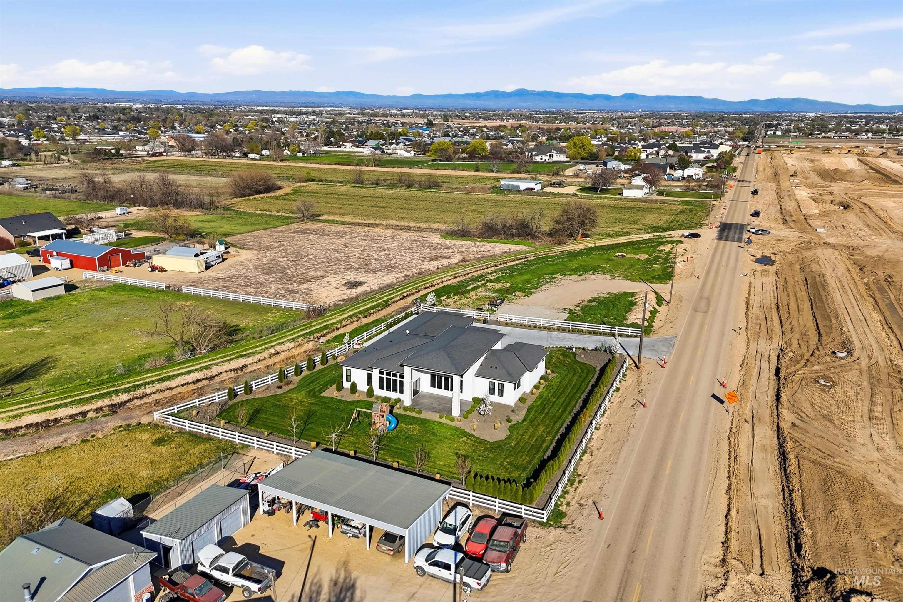 320 W Homedale, Caldwell, Idaho 83607, 5 Bedrooms, 2 Bathrooms, Residential For Sale, Price $975,000,MLS 98980019