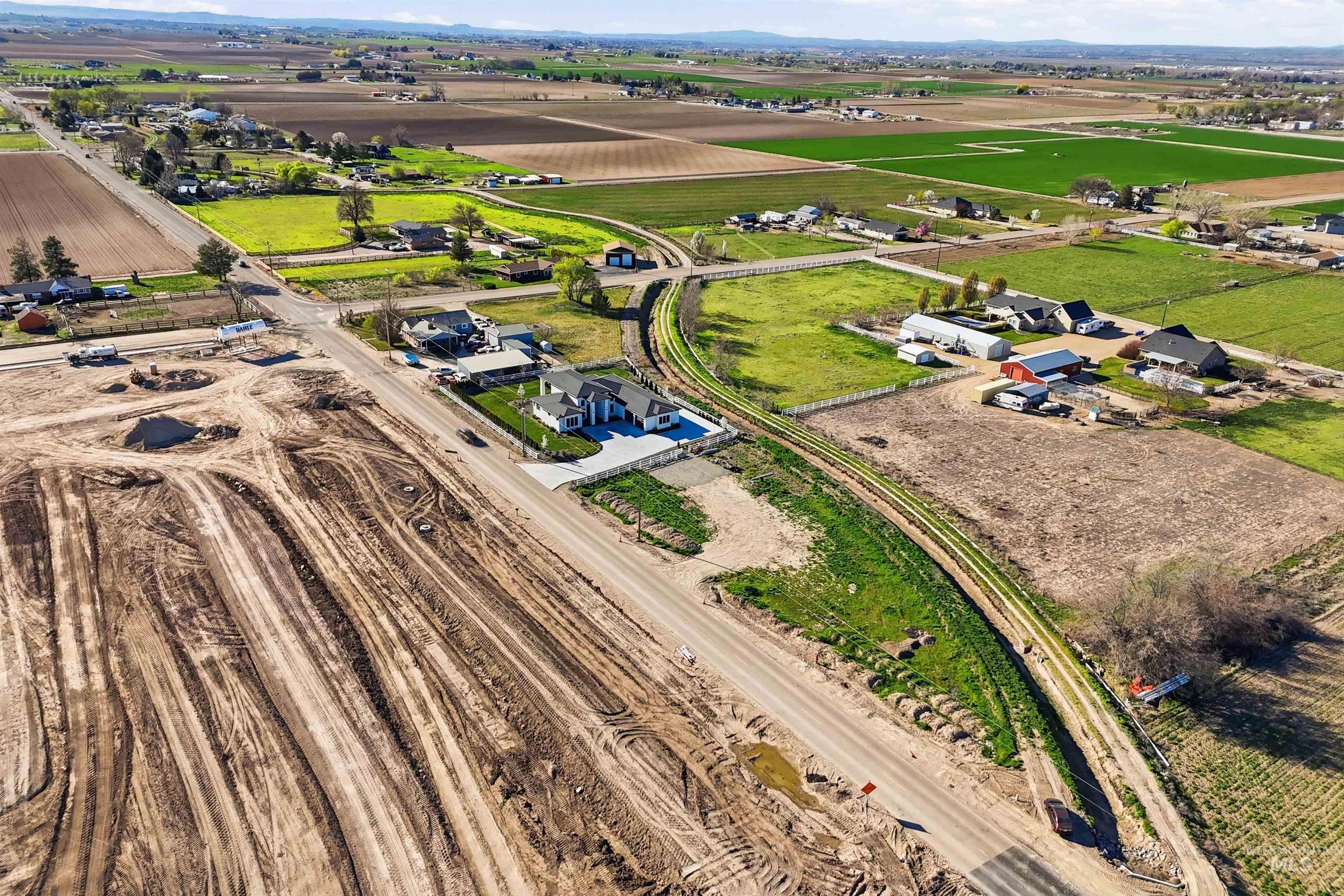 320 W Homedale, Caldwell, Idaho 83607, 5 Bedrooms, 2 Bathrooms, Residential For Sale, Price $975,000,MLS 98980019