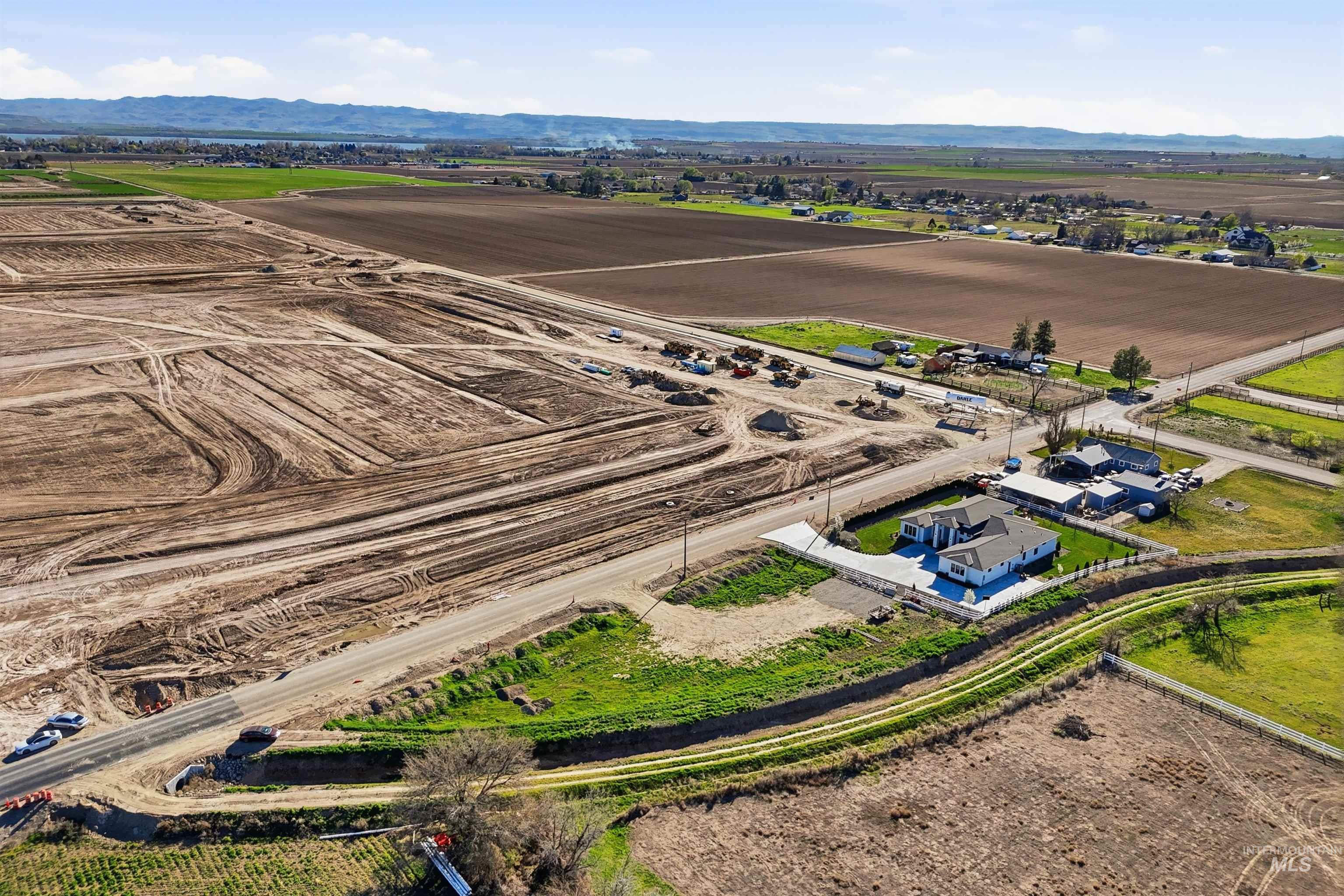 320 W Homedale, Caldwell, Idaho 83607, 5 Bedrooms, 2 Bathrooms, Residential For Sale, Price $975,000,MLS 98980019