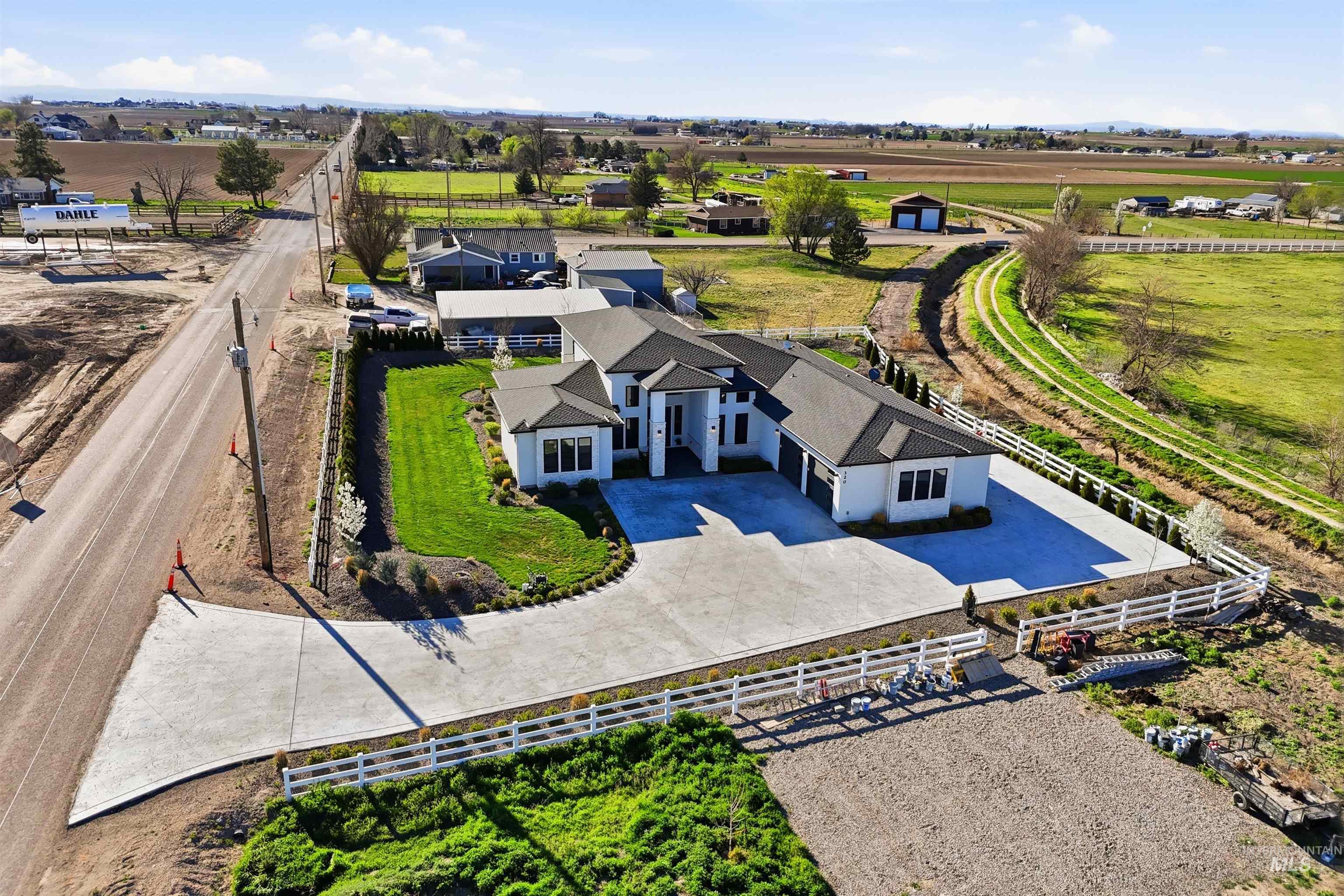 320 W Homedale, Caldwell, Idaho 83607, 5 Bedrooms, 2 Bathrooms, Residential For Sale, Price $975,000,MLS 98980019