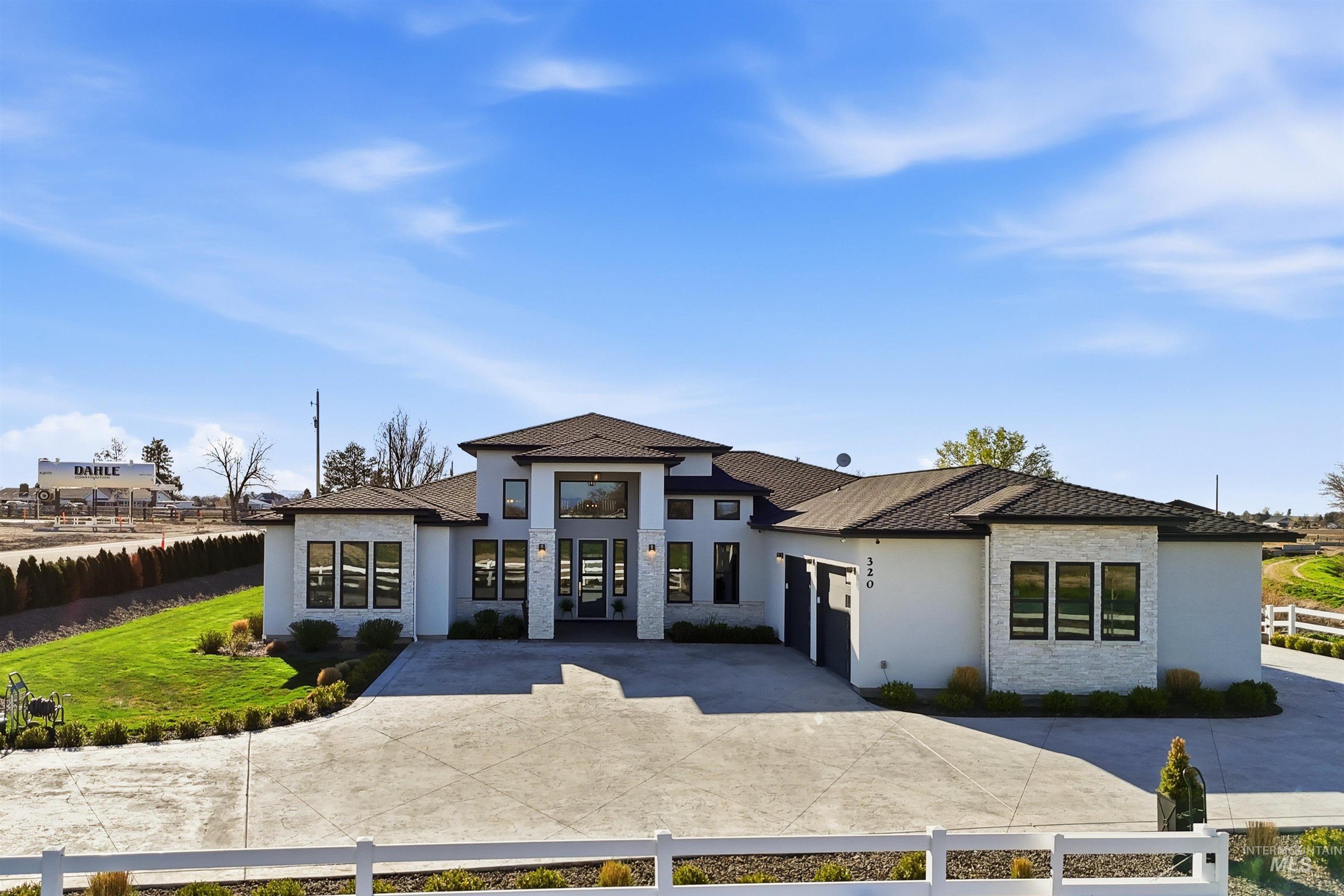 320 W Homedale, Caldwell, Idaho 83607, 5 Bedrooms, 2 Bathrooms, Residential For Sale, Price $975,000,MLS 98980019