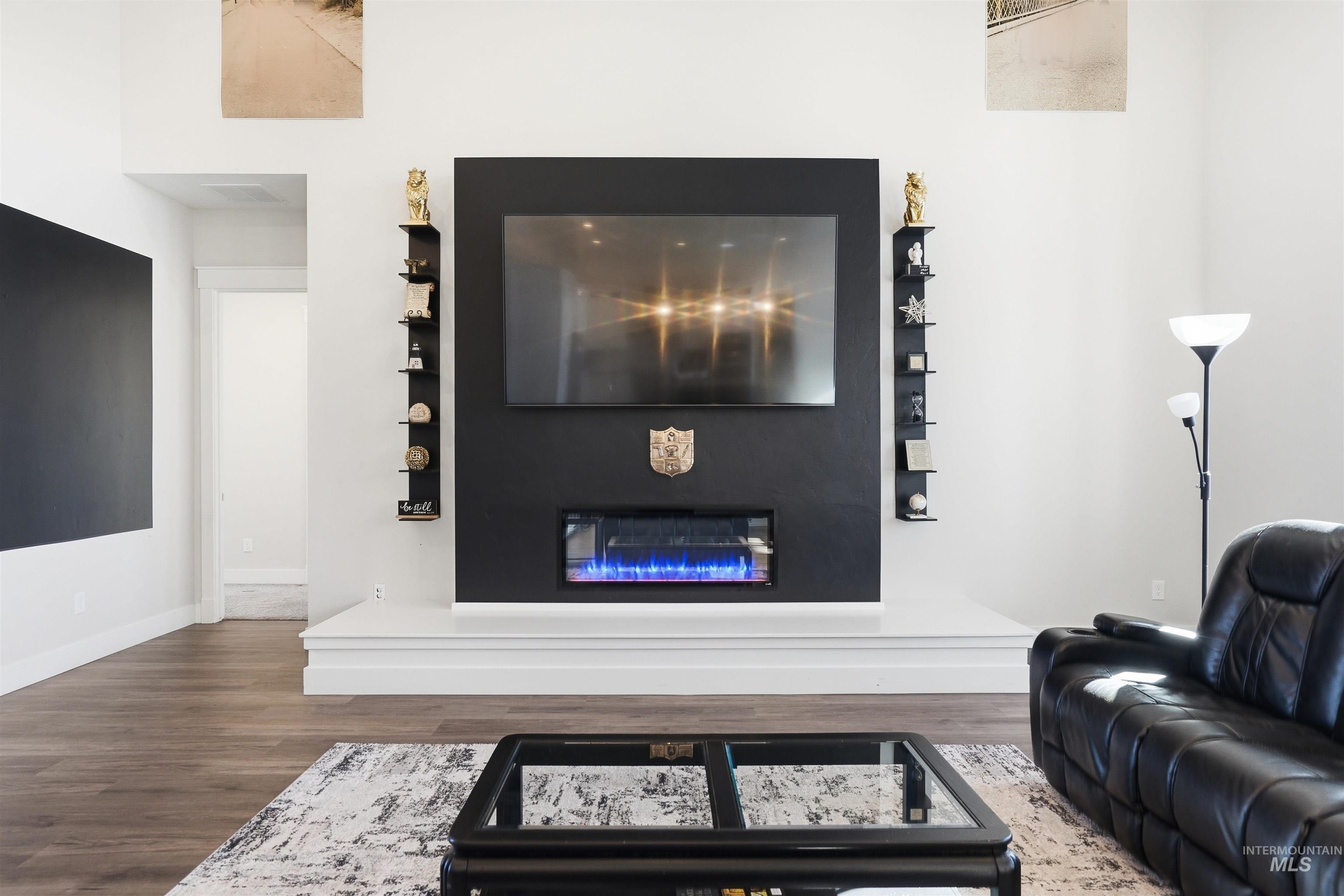 320 W Homedale, Caldwell, Idaho 83607, 5 Bedrooms, 2 Bathrooms, Residential For Sale, Price $975,000,MLS 98980019