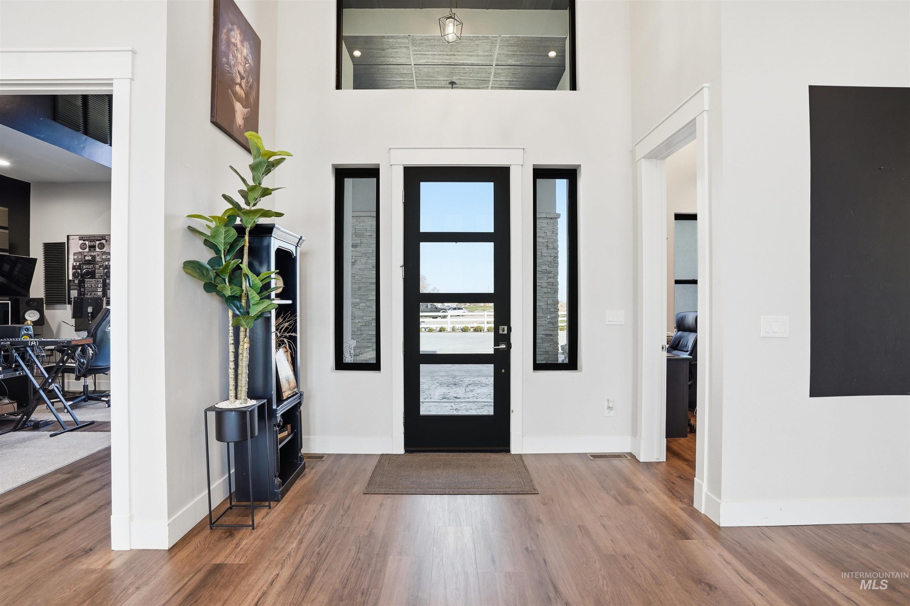 320 W Homedale, Caldwell, Idaho 83607, 5 Bedrooms, 2 Bathrooms, Residential For Sale, Price $975,000,MLS 98980019