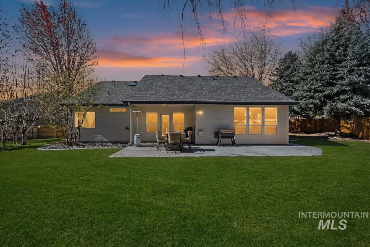 2495 E Ashbrook Ct, Eagle, Idaho 83616, 3 Bedrooms, 2 Bathrooms, Residential For Sale, Price $599,900,MLS 98980020