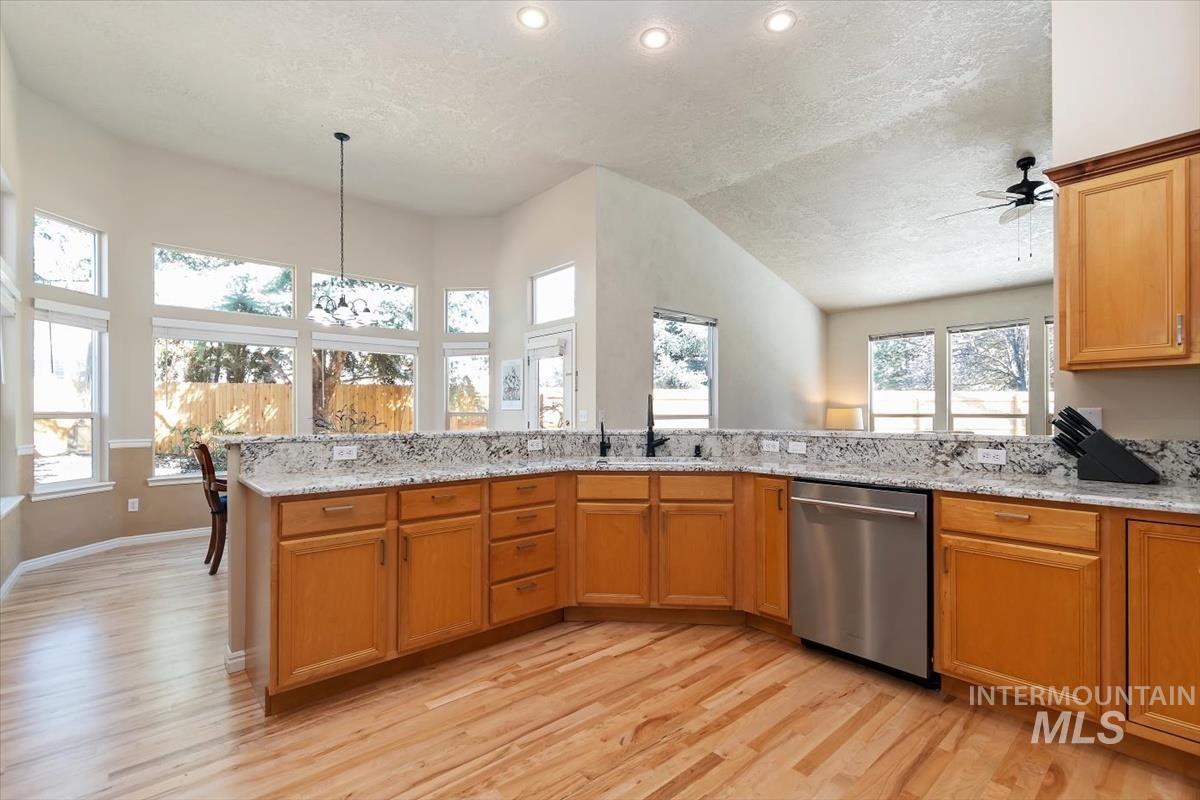 2495 E Ashbrook Ct, Eagle, Idaho 83616, 3 Bedrooms, 2 Bathrooms, Residential For Sale, Price $599,900,MLS 98980020