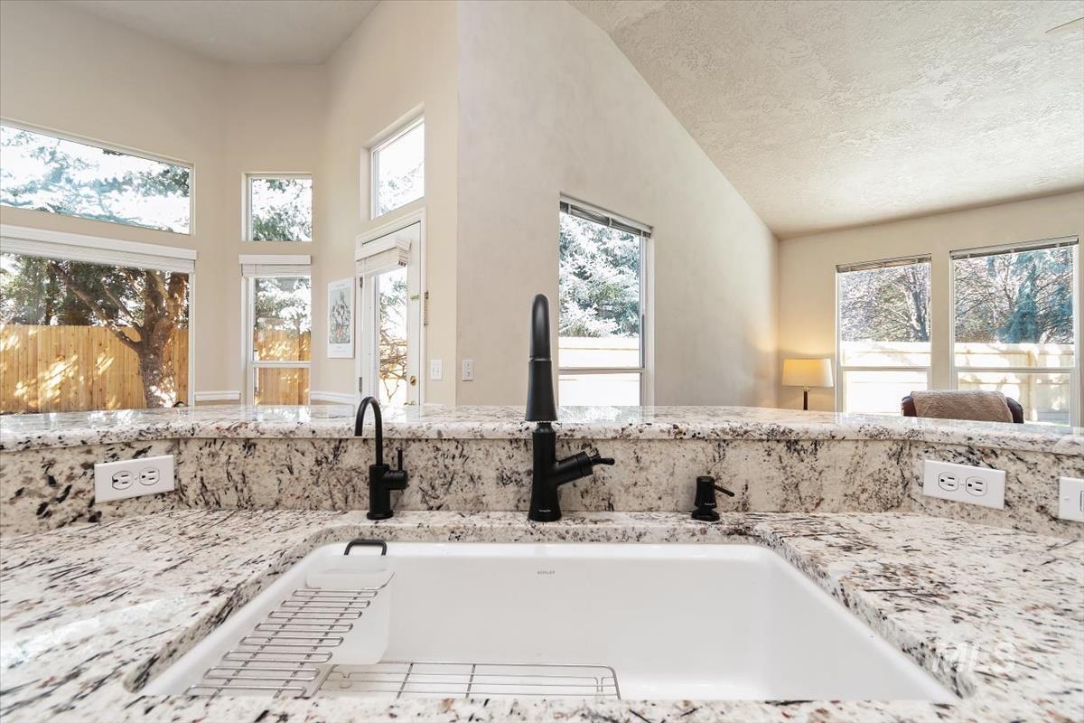 2495 E Ashbrook Ct, Eagle, Idaho 83616, 3 Bedrooms, 2 Bathrooms, Residential For Sale, Price $599,900,MLS 98980020