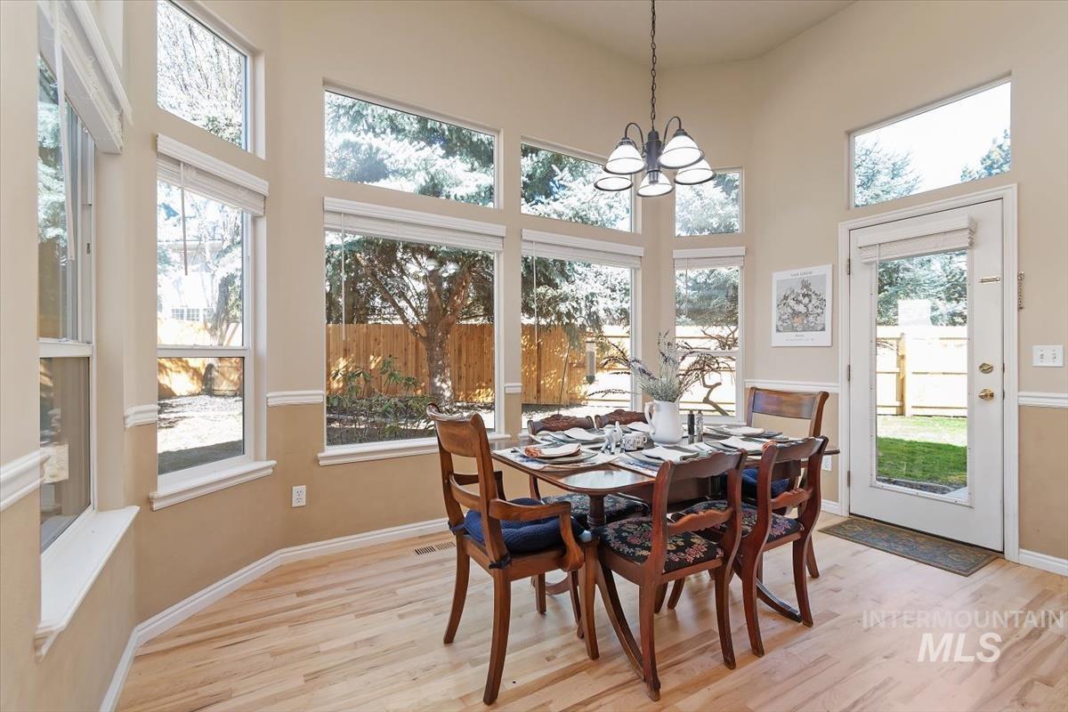 2495 E Ashbrook Ct, Eagle, Idaho 83616, 3 Bedrooms, 2 Bathrooms, Residential For Sale, Price $599,900,MLS 98980020