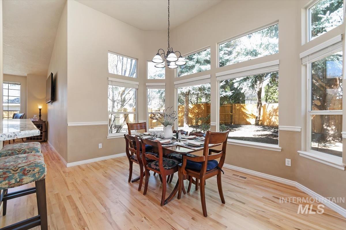 2495 E Ashbrook Ct, Eagle, Idaho 83616, 3 Bedrooms, 2 Bathrooms, Residential For Sale, Price $599,900,MLS 98980020