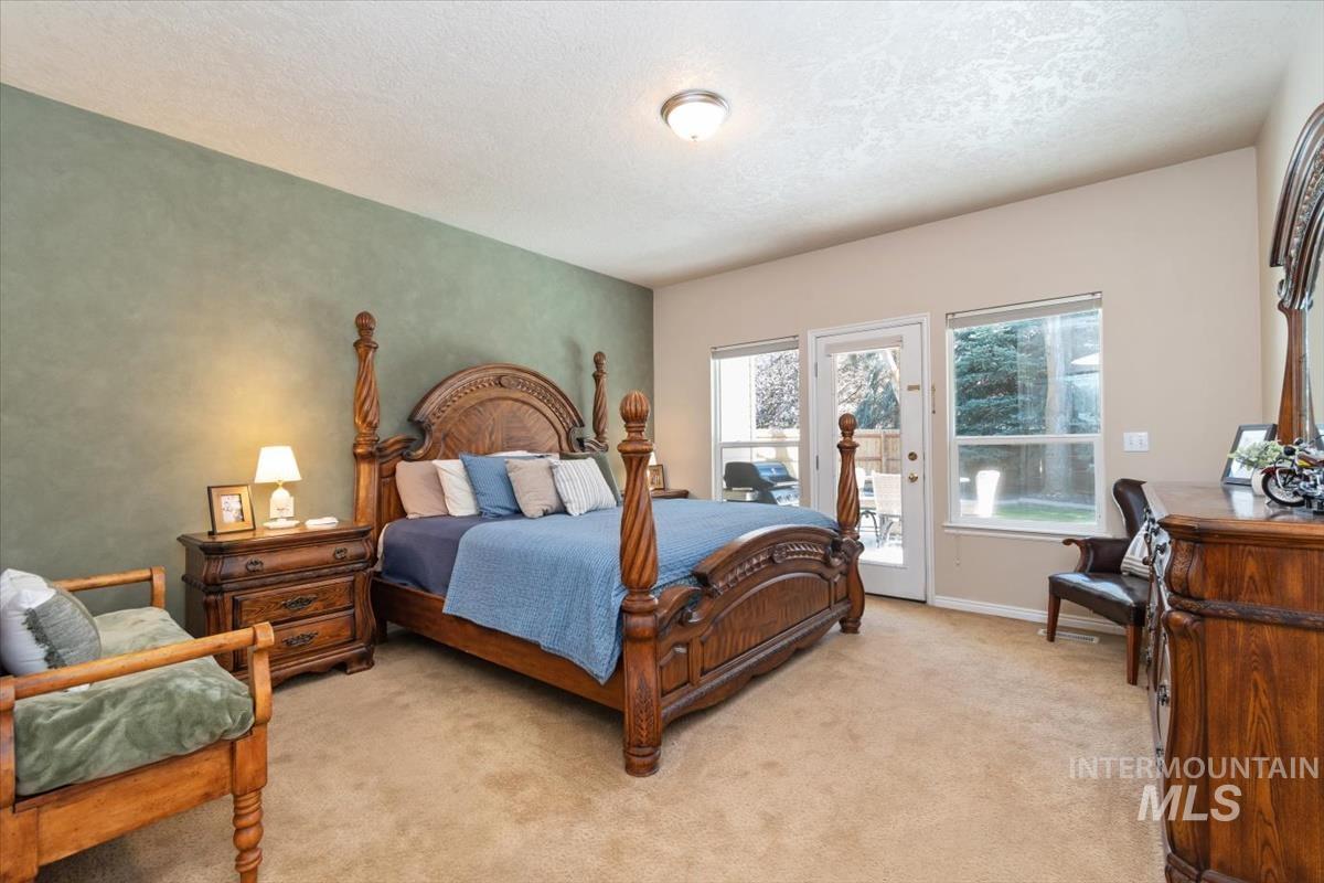 2495 E Ashbrook Ct, Eagle, Idaho 83616, 3 Bedrooms, 2 Bathrooms, Residential For Sale, Price $599,900,MLS 98980020