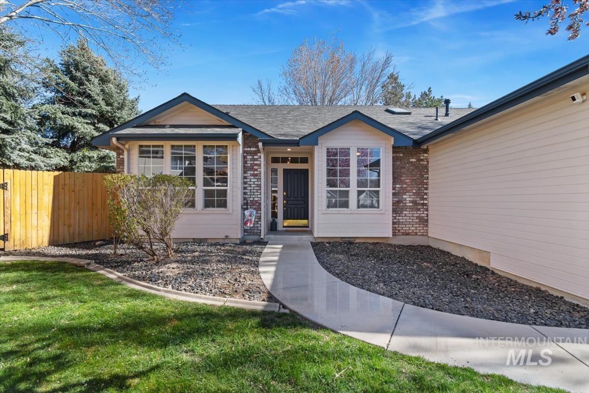 2495 E Ashbrook Ct, Eagle, Idaho 83616, 3 Bedrooms, 2 Bathrooms, Residential For Sale, Price $599,900,MLS 98980020