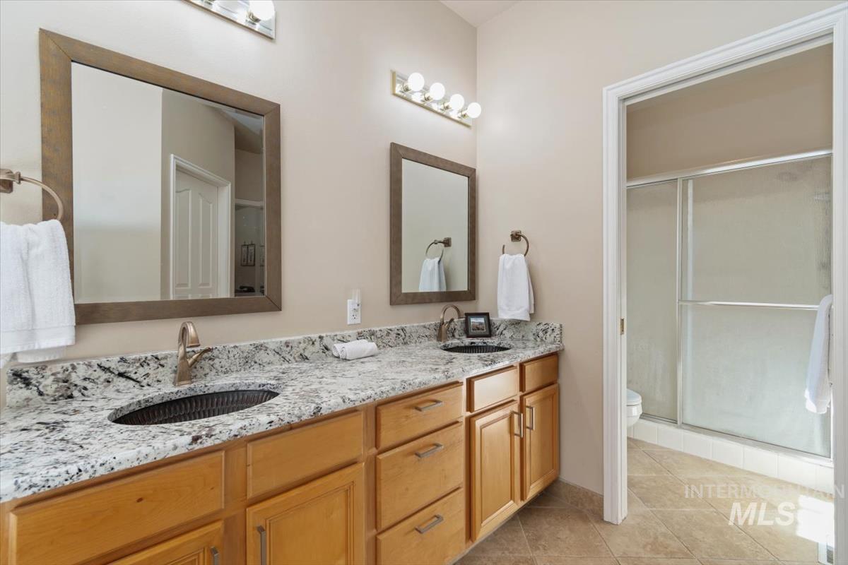 2495 E Ashbrook Ct, Eagle, Idaho 83616, 3 Bedrooms, 2 Bathrooms, Residential For Sale, Price $599,900,MLS 98980020