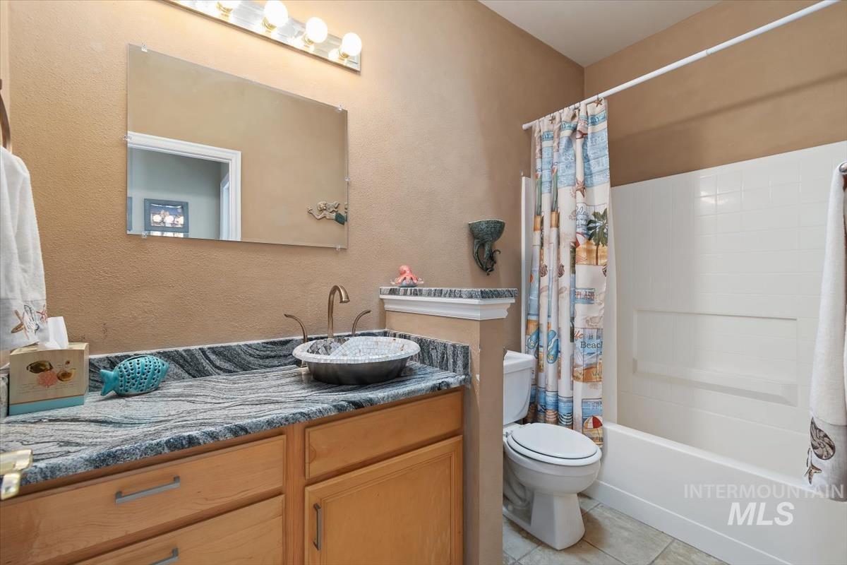 2495 E Ashbrook Ct, Eagle, Idaho 83616, 3 Bedrooms, 2 Bathrooms, Residential For Sale, Price $599,900,MLS 98980020