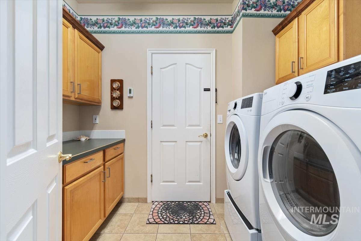 2495 E Ashbrook Ct, Eagle, Idaho 83616, 3 Bedrooms, 2 Bathrooms, Residential For Sale, Price $599,900,MLS 98980020