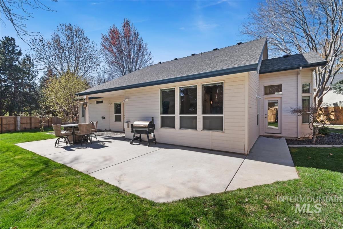 2495 E Ashbrook Ct, Eagle, Idaho 83616, 3 Bedrooms, 2 Bathrooms, Residential For Sale, Price $599,900,MLS 98980020