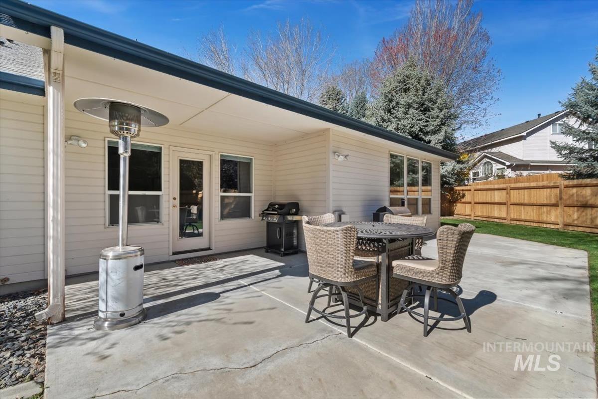 2495 E Ashbrook Ct, Eagle, Idaho 83616, 3 Bedrooms, 2 Bathrooms, Residential For Sale, Price $599,900,MLS 98980020