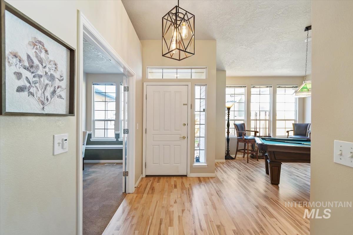 2495 E Ashbrook Ct, Eagle, Idaho 83616, 3 Bedrooms, 2 Bathrooms, Residential For Sale, Price $599,900,MLS 98980020