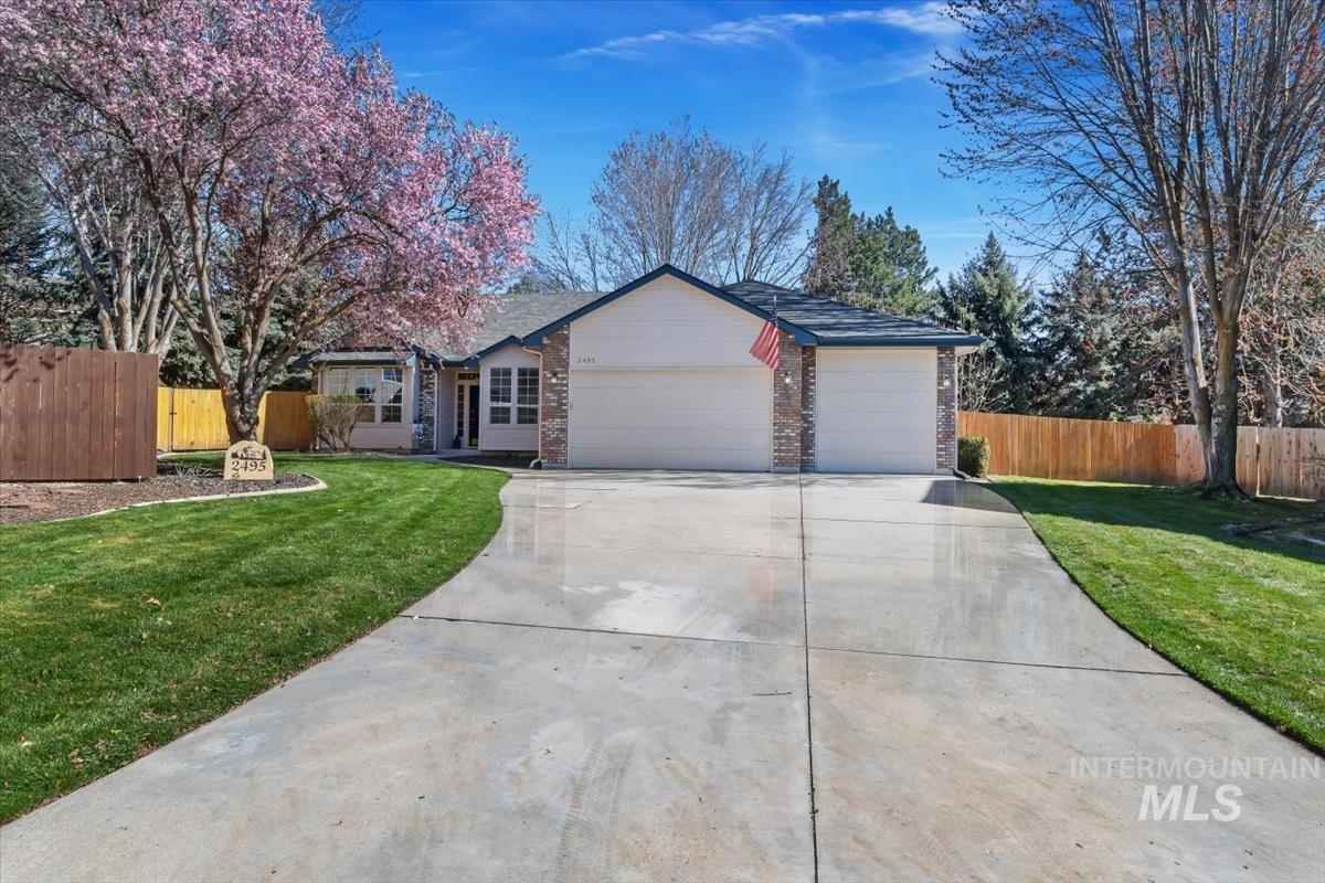 2495 E Ashbrook Ct, Eagle, Idaho 83616, 3 Bedrooms, 2 Bathrooms, Residential For Sale, Price $599,900,MLS 98980020