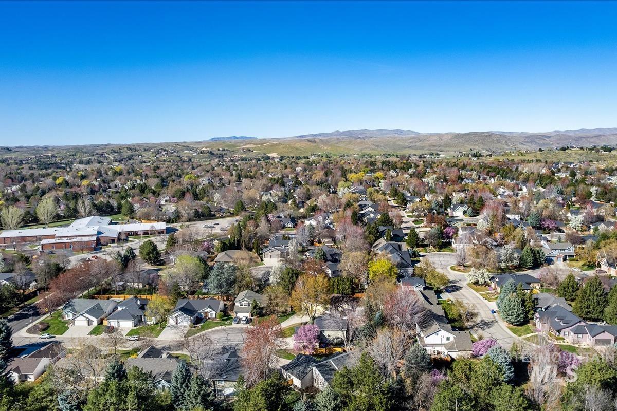 2495 E Ashbrook Ct, Eagle, Idaho 83616, 3 Bedrooms, 2 Bathrooms, Residential For Sale, Price $599,900,MLS 98980020