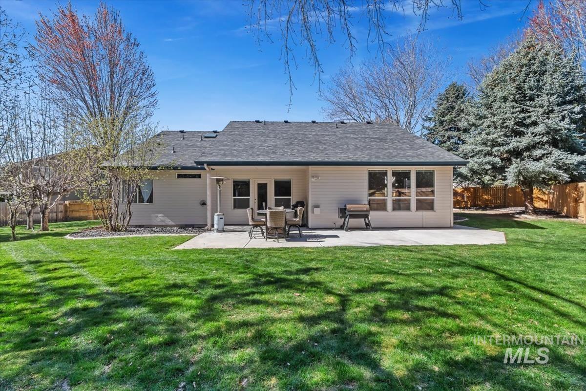 2495 E Ashbrook Ct, Eagle, Idaho 83616, 3 Bedrooms, 2 Bathrooms, Residential For Sale, Price $599,900,MLS 98980020