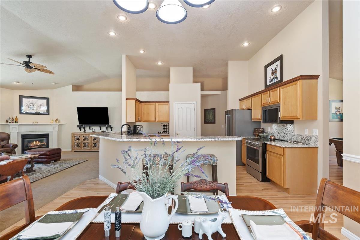 2495 E Ashbrook Ct, Eagle, Idaho 83616, 3 Bedrooms, 2 Bathrooms, Residential For Sale, Price $599,900,MLS 98980020