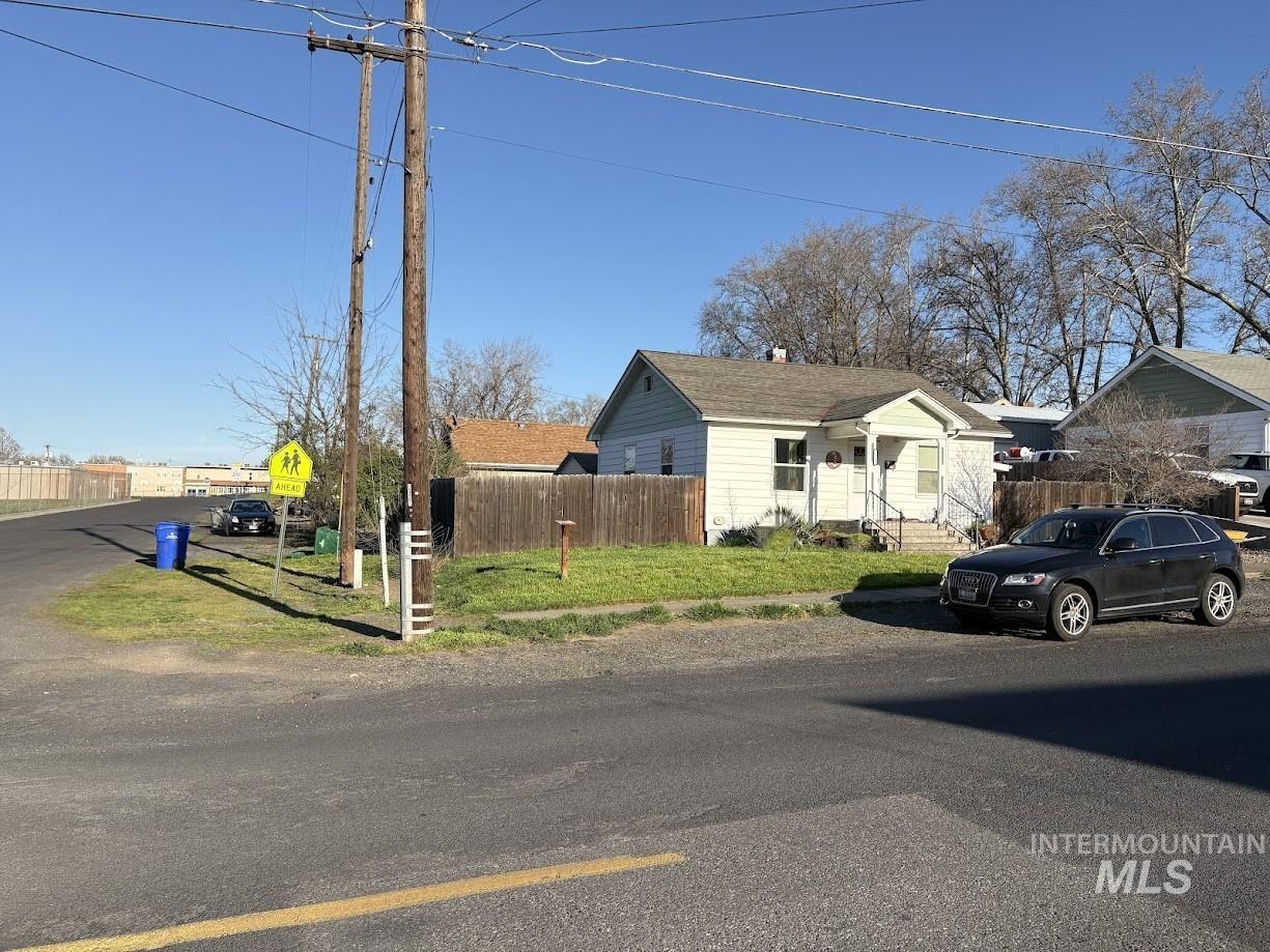 1219 14th St, Lewiston, Idaho 83501, 2 Bedrooms, 1 Bathroom, Residential For Sale, Price $255,000,MLS 98980022