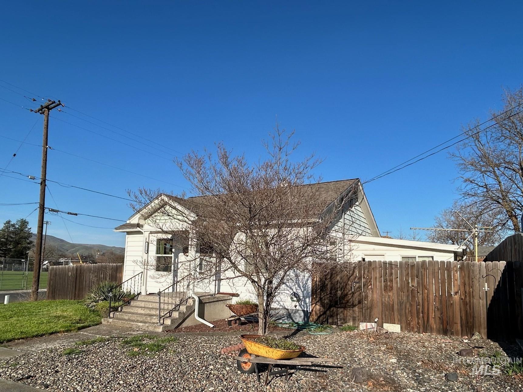1219 14th St, Lewiston, Idaho 83501, 2 Bedrooms, 1 Bathroom, Residential For Sale, Price $255,000,MLS 98980022