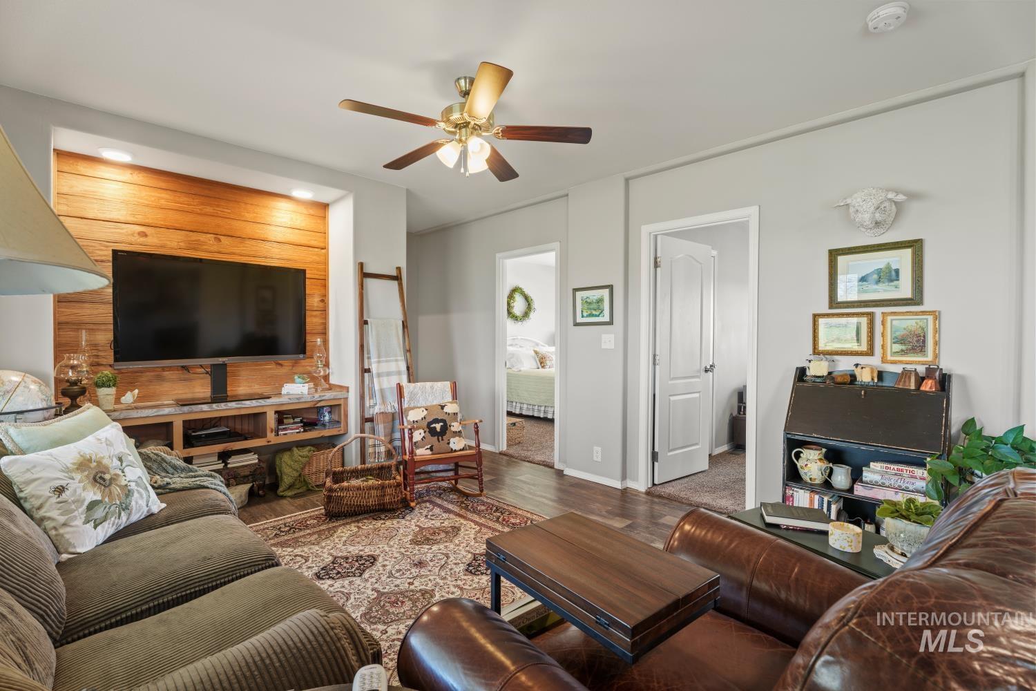 19979 Top Rd, Greenleaf, Idaho 83626-8951, 3 Bedrooms, 2 Bathrooms, Residential For Sale, Price $675,000, 98980023