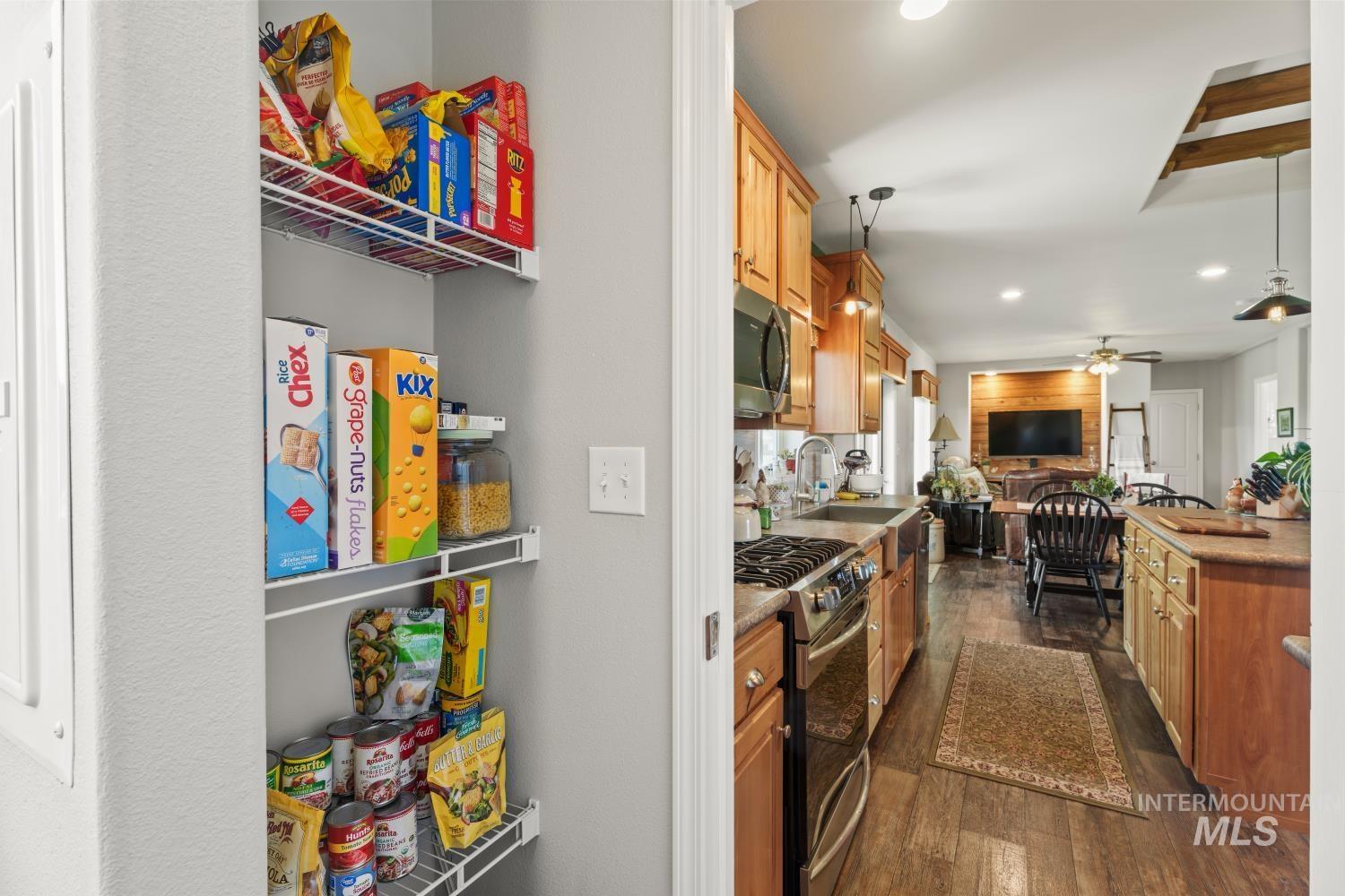 19979 Top Rd, Greenleaf, Idaho 83626-8951, 3 Bedrooms, 2 Bathrooms, Residential For Sale, Price $675,000, 98980023