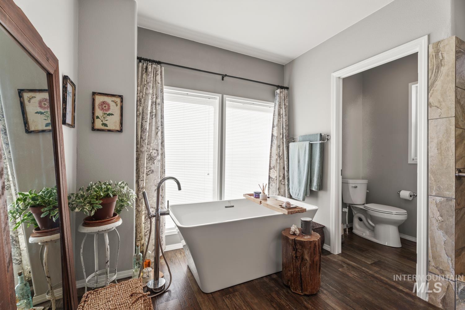 19979 Top Rd, Greenleaf, Idaho 83626-8951, 3 Bedrooms, 2 Bathrooms, Residential For Sale, Price $675,000, 98980023