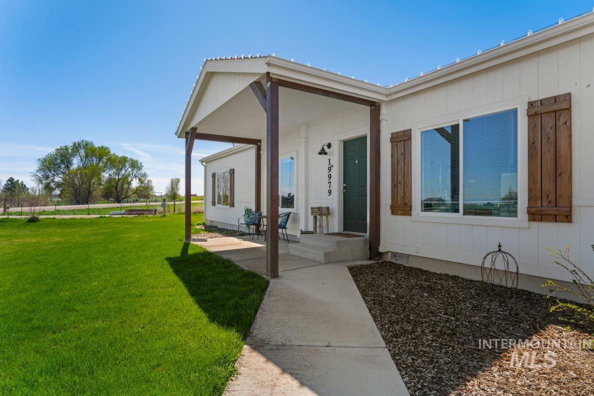 19979 Top Rd, Greenleaf, Idaho 83626-8951, 3 Bedrooms, 2 Bathrooms, Residential For Sale, Price $675,000, 98980023