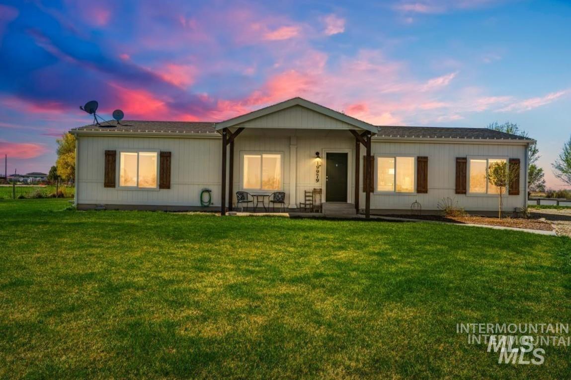 19979 Top Rd, Greenleaf, Idaho 83626-8951, 3 Bedrooms, 2 Bathrooms, Residential For Sale, Price $675,000,MLS 98980023