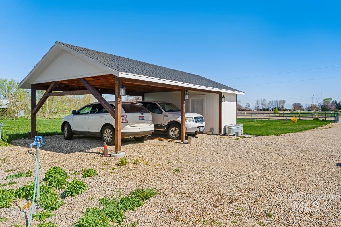 19979 Top Rd, Greenleaf, Idaho 83626-8951, 3 Bedrooms, 2 Bathrooms, Residential For Sale, Price $675,000, 98980023