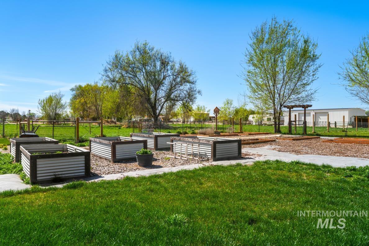 19979 Top Rd, Greenleaf, Idaho 83626-8951, 3 Bedrooms, 2 Bathrooms, Residential For Sale, Price $675,000, 98980023