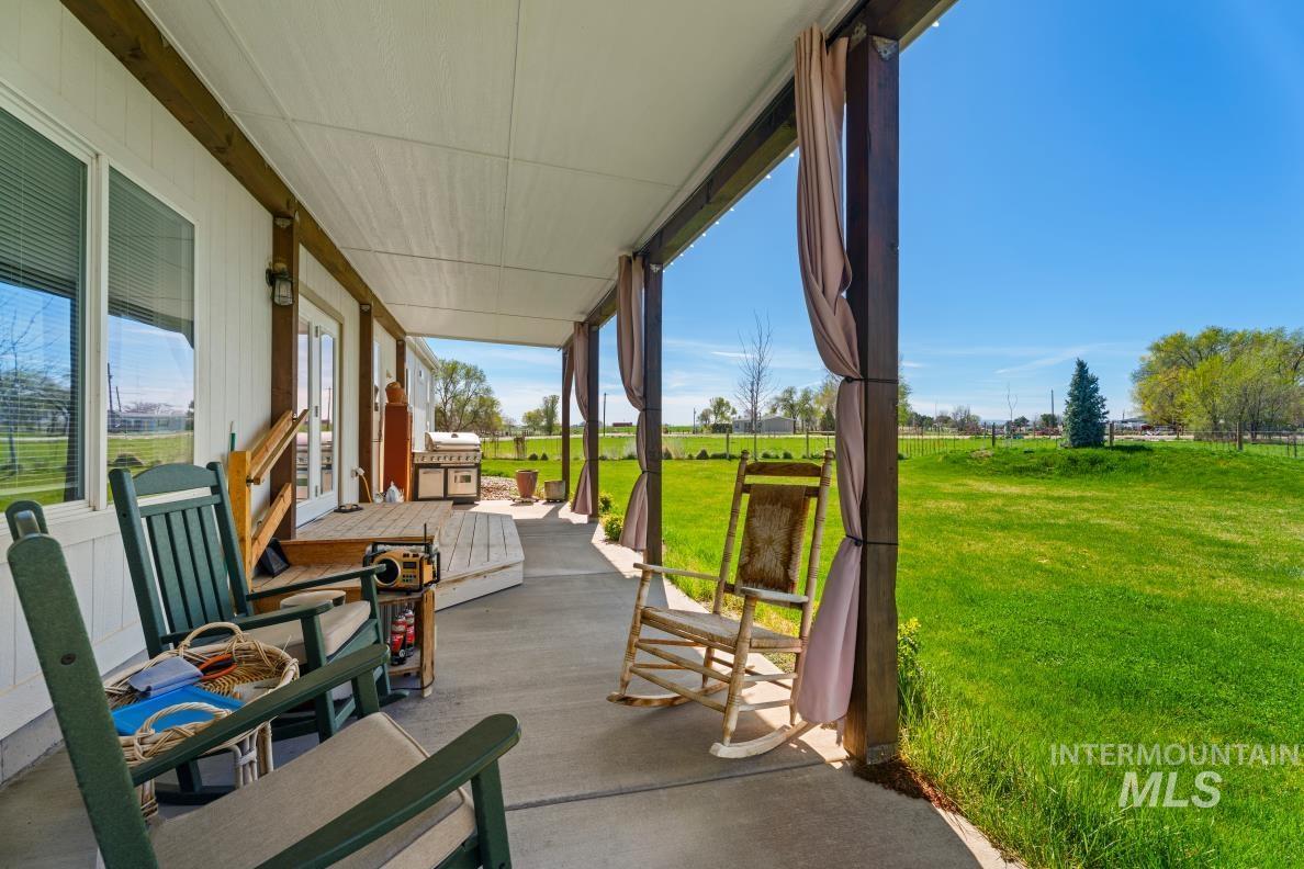 19979 Top Rd, Greenleaf, Idaho 83626-8951, 3 Bedrooms, 2 Bathrooms, Residential For Sale, Price $675,000, 98980023