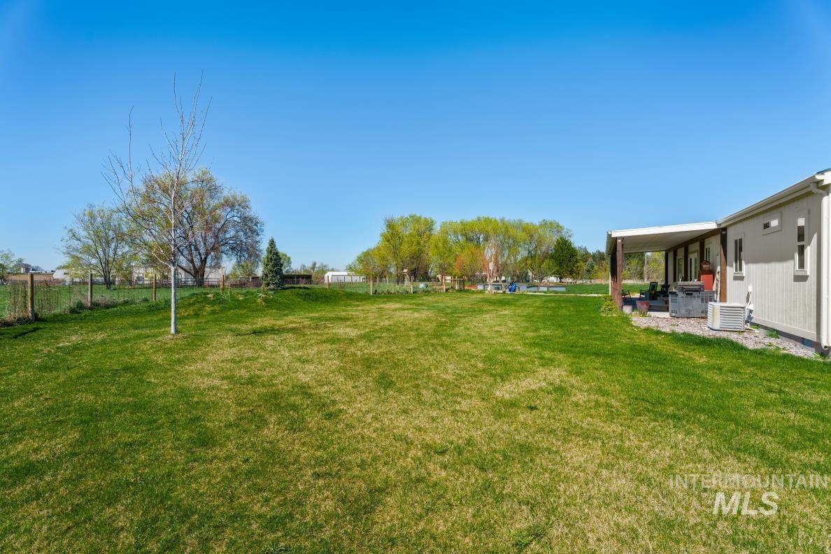 19979 Top Rd, Greenleaf, Idaho 83626-8951, 3 Bedrooms, 2 Bathrooms, Residential For Sale, Price $675,000, 98980023