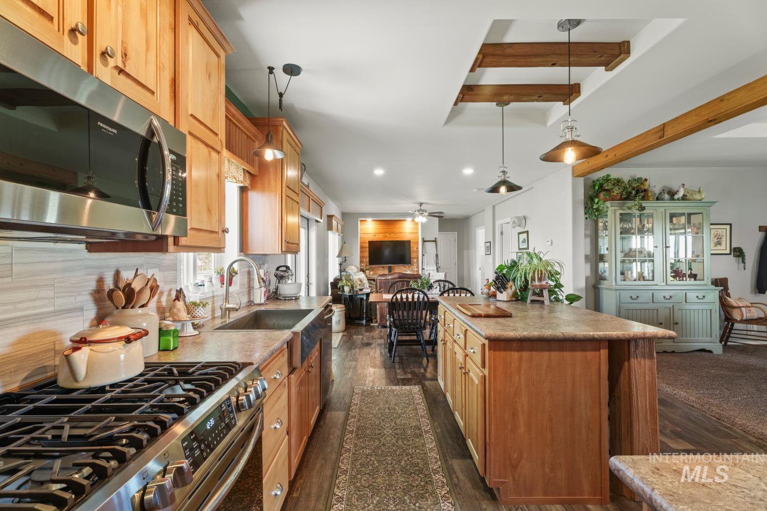 19979 Top Rd, Greenleaf, Idaho 83626-8951, 3 Bedrooms, 2 Bathrooms, Residential For Sale, Price $675,000, 98980023