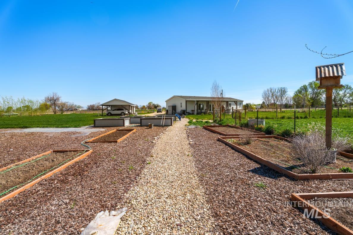 19979 Top Rd, Greenleaf, Idaho 83626-8951, 3 Bedrooms, 2 Bathrooms, Residential For Sale, Price $675,000,MLS 98980023