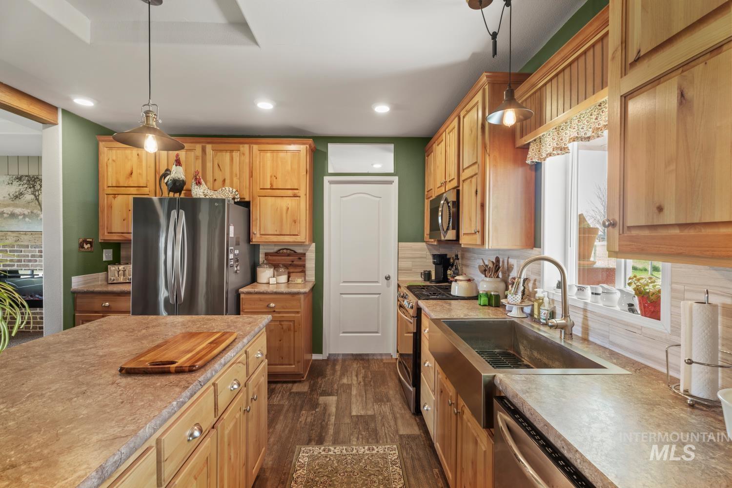 19979 Top Rd, Greenleaf, Idaho 83626-8951, 3 Bedrooms, 2 Bathrooms, Residential For Sale, Price $675,000, 98980023