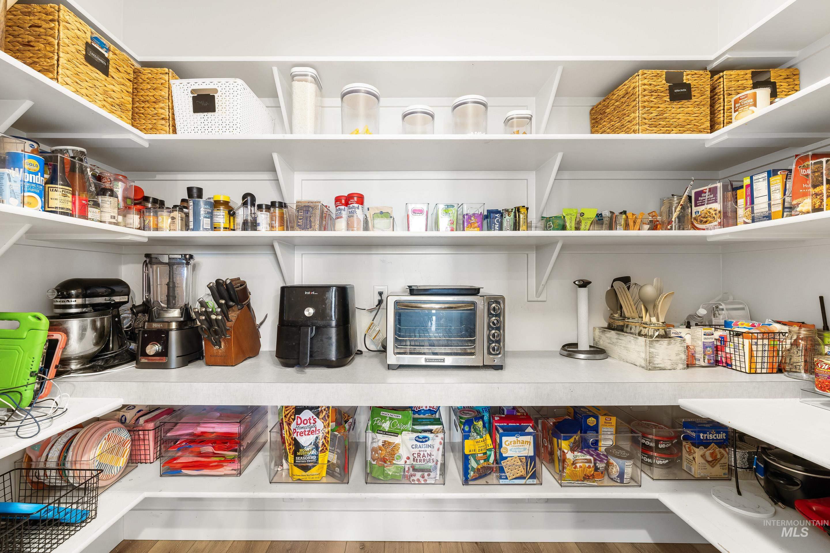 1765 N Highbury Way, Eagle, Idaho 83616, 5 Bedrooms, 2.5 Bathrooms, Residential For Sale, Price $1,100,000,MLS 98980030