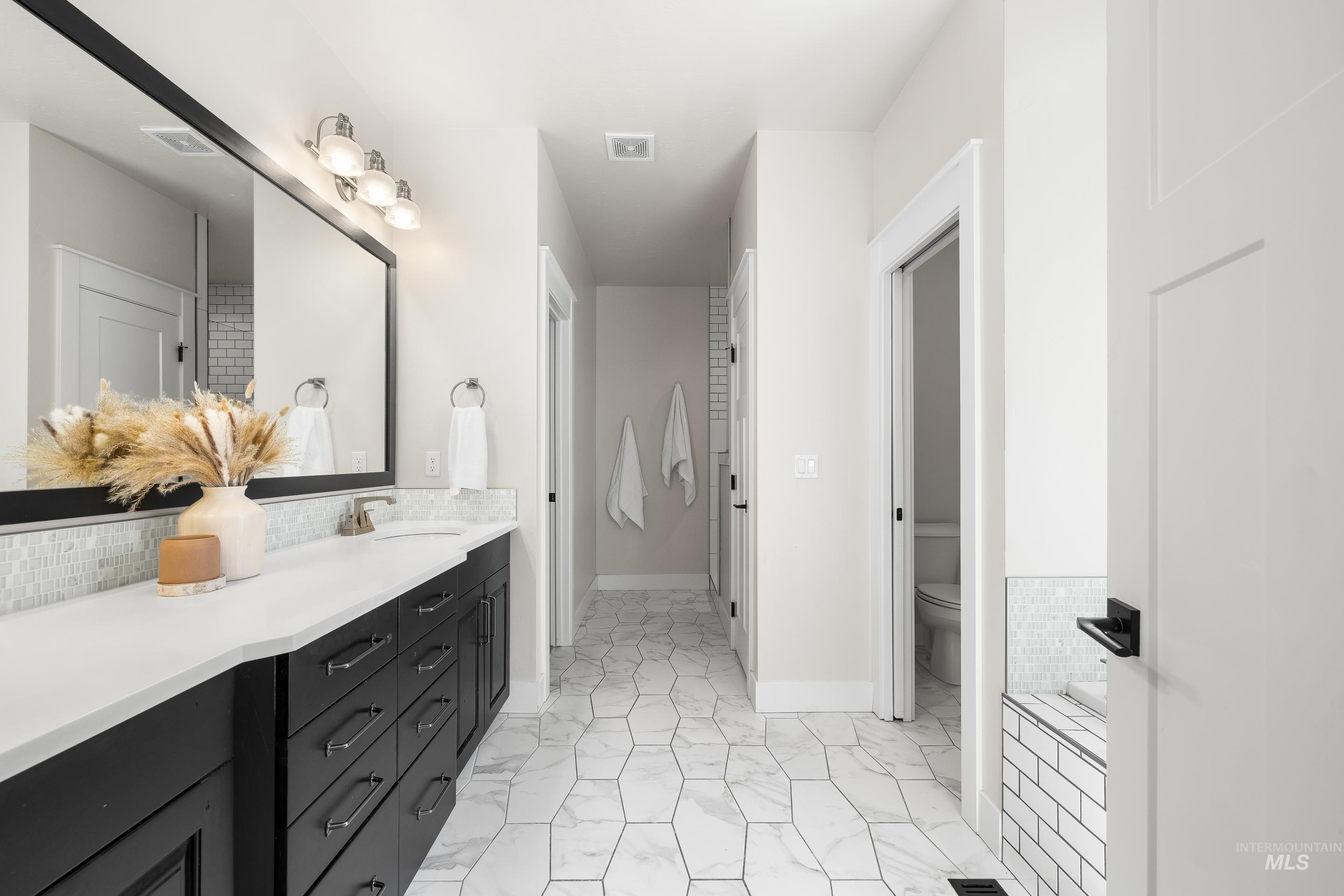 1765 N Highbury Way, Eagle, Idaho 83616, 5 Bedrooms, 2.5 Bathrooms, Residential For Sale, Price $1,100,000,MLS 98980030