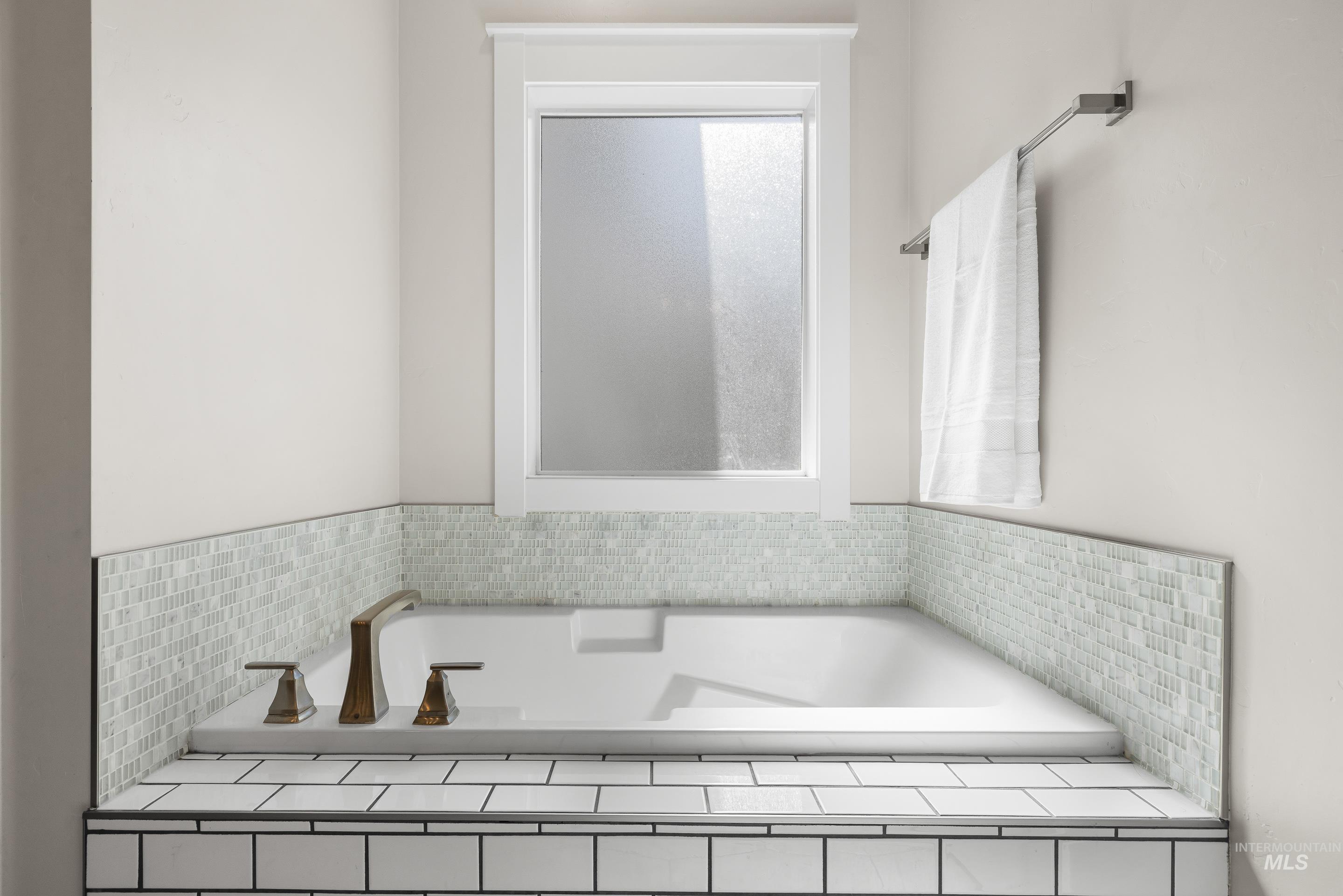 1765 N Highbury Way, Eagle, Idaho 83616, 5 Bedrooms, 2.5 Bathrooms, Residential For Sale, Price $1,100,000,MLS 98980030