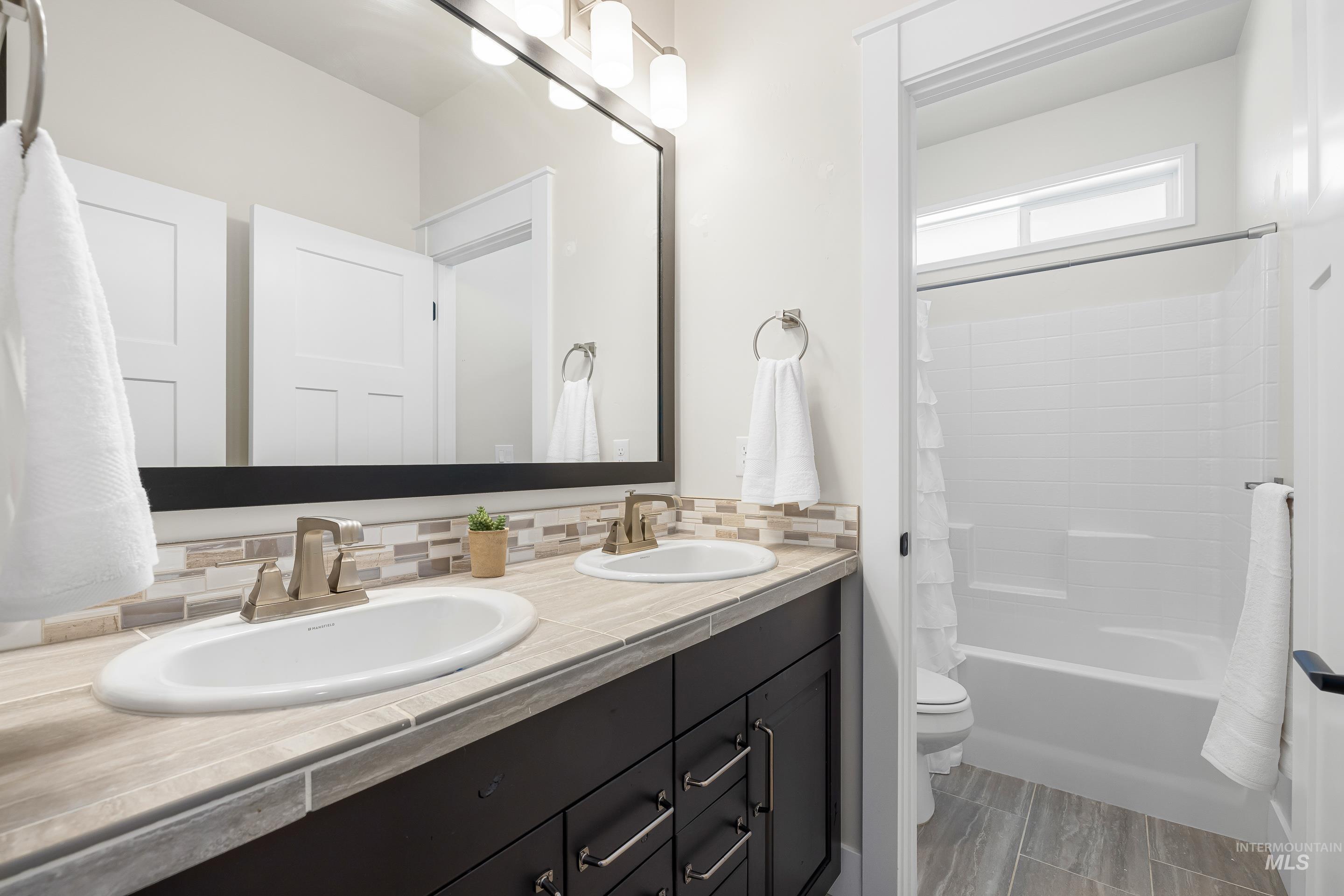 1765 N Highbury Way, Eagle, Idaho 83616, 5 Bedrooms, 2.5 Bathrooms, Residential For Sale, Price $1,100,000,MLS 98980030