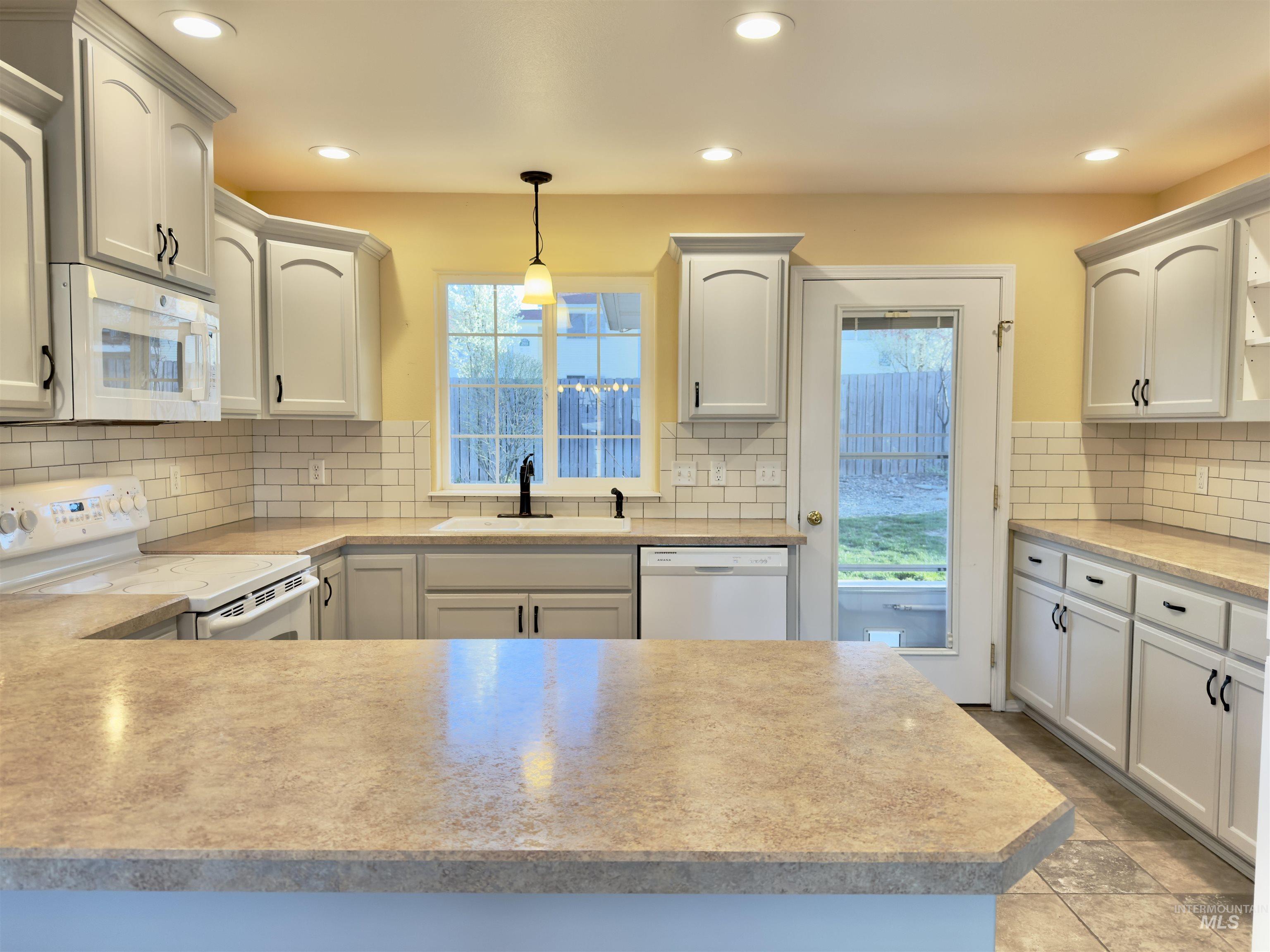 830 Cypress St, Lewiston, Idaho 83501, 2 Bedrooms, 2 Bathrooms, Residential For Sale, Price $389,000,MLS 98980032